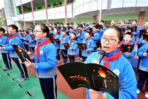 安徽安庆：小学生深情诵读《和平宣言》-人民图片网
