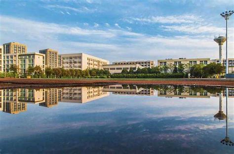 宁波财经学院和哈尔滨石油学院哪个好 2023分数线排名对比
