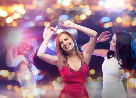 派,庆祝,假日,夜生活人们的快乐的女人夜总会跳舞高清图片下载-正版图片300573238-摄图网