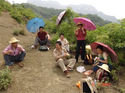 项目组成员在野外风餐露宿_中国地质调查局