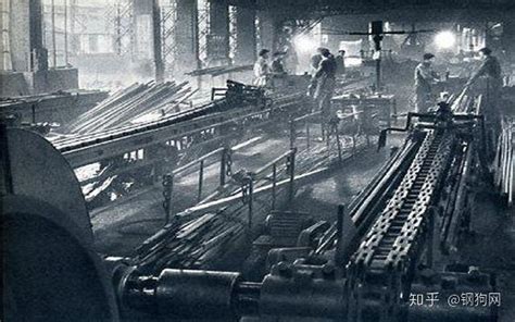 钢轨生产车间。从“一五计划”开始，中国开始了大规模的工业建设