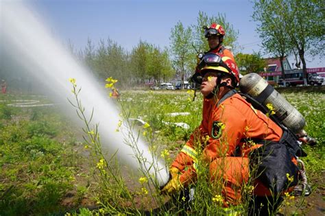 崇明区举行春季森林防灭火实战演练，提升消防队伍综合应急救援能力