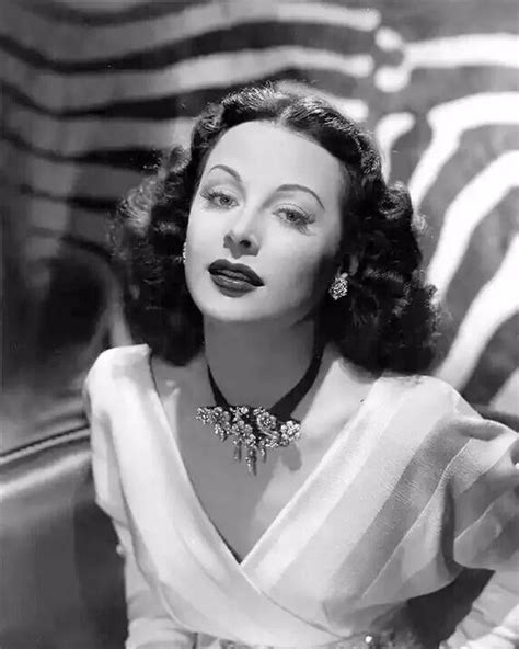 美丽传奇——海蒂·拉玛（Hedy Lamarr）,生于维也纳，16岁迎来了她的第一部电影《街上的钱》，1933年出演电影《入迷》，在片中裸体 ...