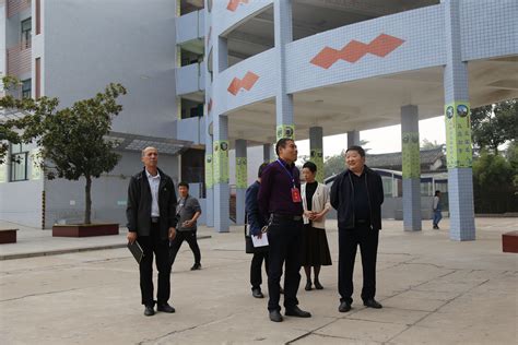 【参观】许昌市教育局组织离退休干部到新建学校参观