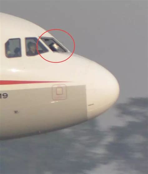 南美航空客机遭冰雹袭击 风挡玻璃受损安全备降 · Current.VC