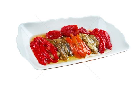 烟传统的西班牙语Escalivada传统加泰罗尼亚菜熏烤煎茄子和配橄榄油的胡椒高清图片下载-正版图片307547178-摄图网