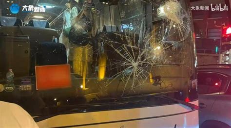 国际观察｜法国部署4.5万警力应对骚乱，载有41名中国游客的大巴车被砸_凤凰网