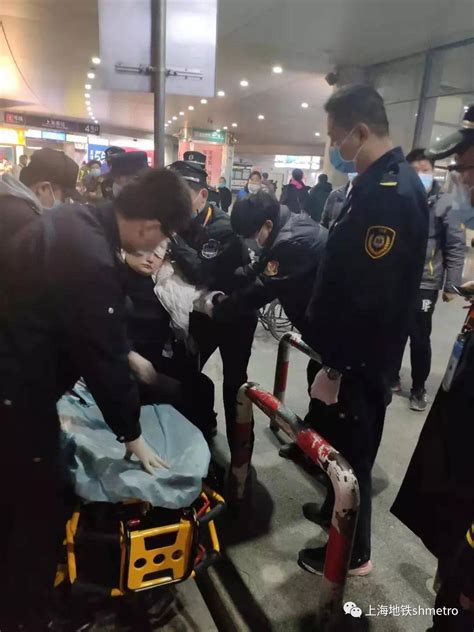 乘客受伤 女子晕倒 老人求助 孕妇不适 母子走散【在上海地铁总能遇难呈祥】_车站