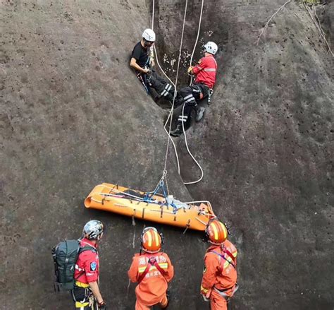景点捡无人机男子滑坠90多米的悬崖，已成功获救 - 城事 - 三湘都市报 - 华声在线