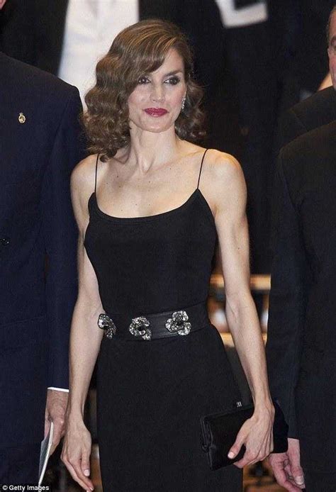 一向以好衣品著称的西班牙王后莱蒂齐亚……|莱蒂齐亚|西班牙_新浪新闻