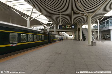 宜春火车站和动车车站是在同一个地方吗