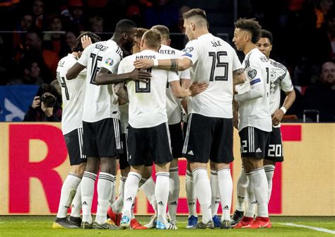 世界杯德国球迷(因卡塔尔人权问题，48%德国球迷认为德国队应退出2022世界杯)