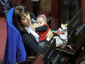 女议员议会上哺乳 阿根廷女议员Perez在议会上公开哺乳自己的孩子|议员|会上-社会资讯-川北在线