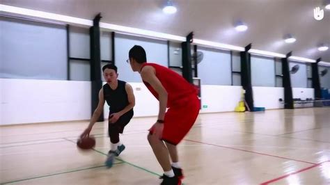 【篮球基本功】五个动作锻炼完美球感！指尖触球专项练习！_腾讯视频