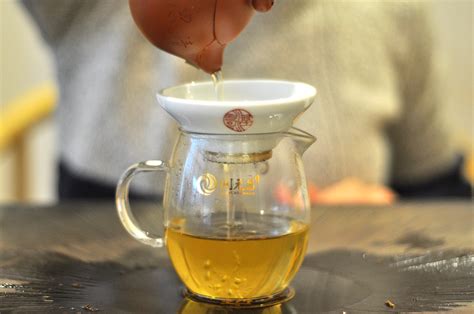 冲泡普洱茶，一个小技巧，让你掌握好茶的奥秘