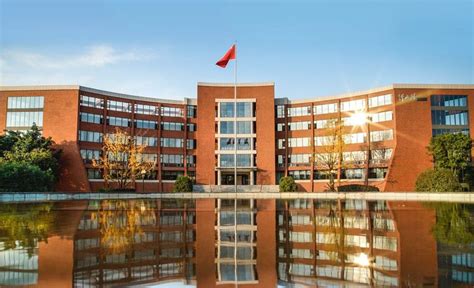 中国改名最成功的大学，听名字很像211，实则却是一所一本大学__财经头条