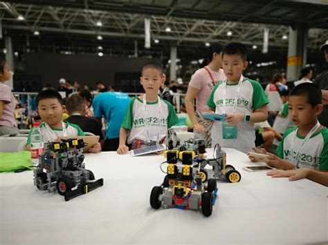 WRC世界机器人大赛-赛事介绍-少儿人工智能教育_steam机器人编程教育培训机构_豆豆机器人空间站
