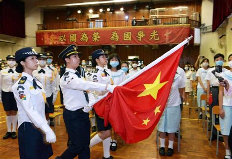 升国旗奏国歌！香港这所中学举行庆回归升旗礼 - 世相 - 新湖南