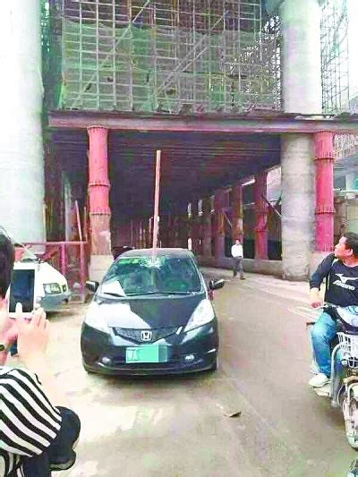高架桥钢管坠落洞穿小轿车 与司机擦肩而过_武汉_新闻中心_长江网_cjn.cn