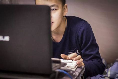 BBC纪录片《中国的网瘾少年》_新浪游戏_手机新浪网