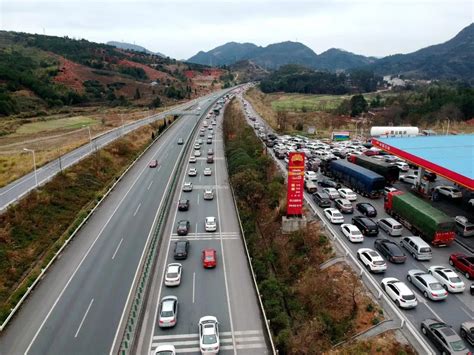 四川雅西高速双向开始梯级解除交通管制