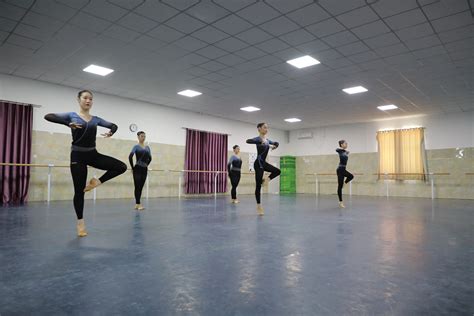 哪个艺考培训比较好 如何在鱼龙混杂中选择优质的舞蹈艺考培训机构?_2023舞蹈艺考最新资讯-舞蹈艺考培训就在舞研艺考！