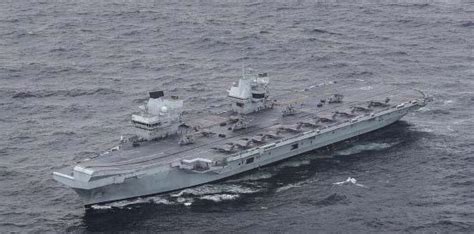英国女王号航母首度组建航母战斗群