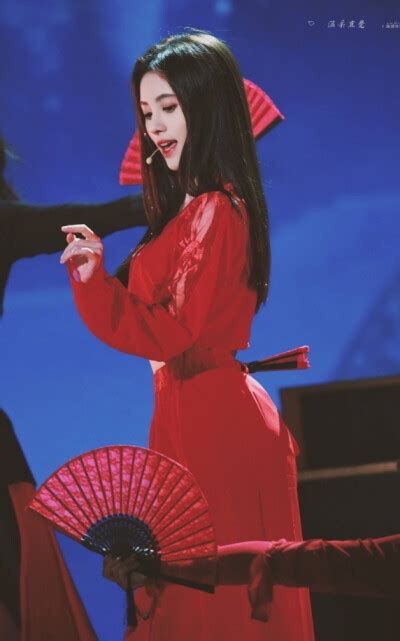 鞠婧祎红韶愿图片
