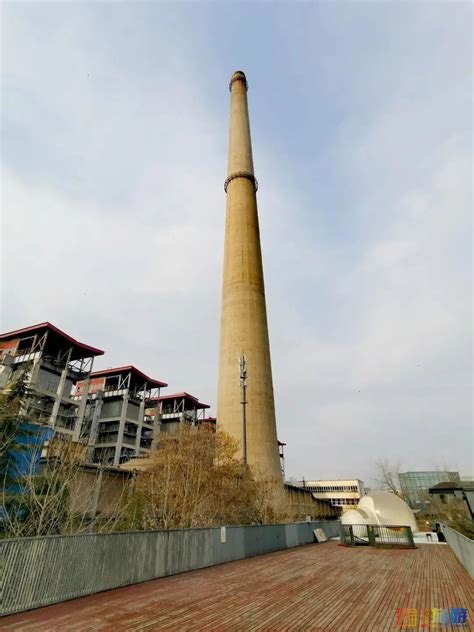 烟囱：北京第二热电厂的标志