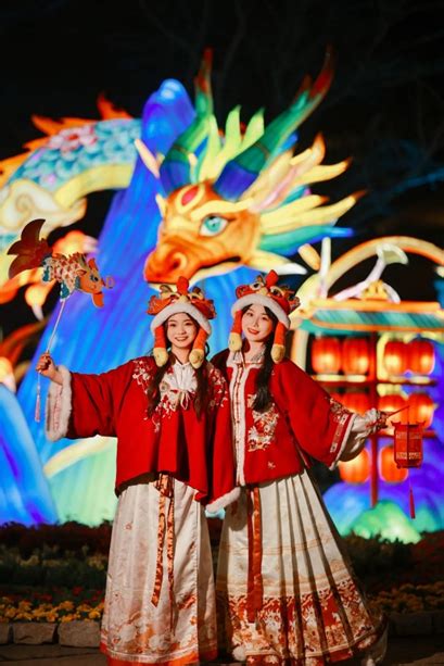 十堰春节文化大餐异彩纷呈 触网圈粉彰显时代风貌--湖北省文化和旅游厅