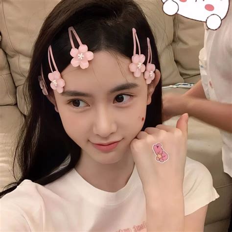 甜美女生笔袋高颜值头像
