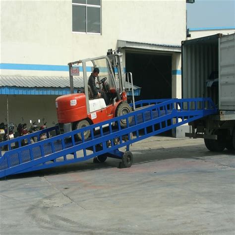 北京市货柜装卸平台可移动集装箱装卸登车桥加工厂上门安装 - 龙铸机械 - 九正建材网