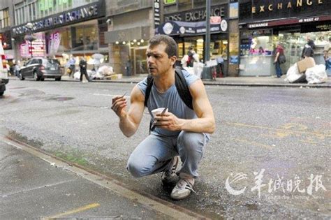 失业男子在纽约街头捡黄金6天挣819美元-新闻中心-南海网