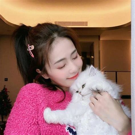 甜美女生头像白鹿可爱
