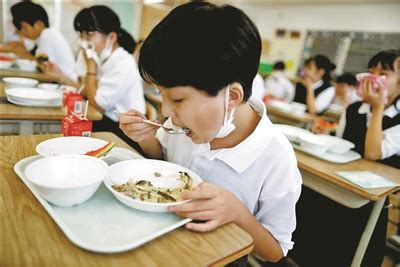 日本学生午餐“消费降级”_杭州日报