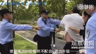 上海“警察打人”执法视频火了，网友却评论：堪称教科书级_澎湃号·政务_澎湃新闻-The Paper