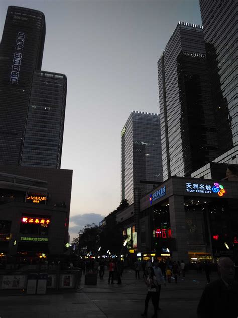 2021位于南山商业文化中心区，是深圳市最大的购物、休闲、娱乐中心。深圳市最大的多功能室内购物中心_海岸城-评论-去哪儿攻略