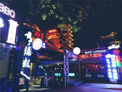 2023兰桂坊酒吧街美食餐厅,坡段路两边都是各类西餐馆和...【去哪儿攻略】