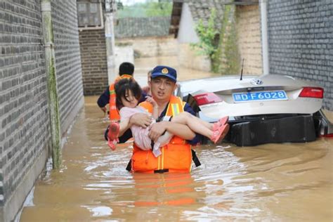在人间| 九江消防队的18小时：出去救人，回来发现营房被淹_凤凰网