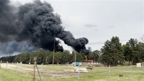 俄罗斯布良斯克石油基地火灾仍在持续