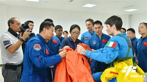 国内首次！我国成功组织中欧航天员海上救生训练|中欧|航天员|摄影_新浪新闻