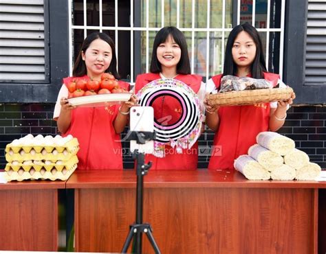贵州黔西：直播助力农产品销售-人民图片网