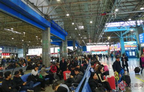 【发现最美铁路】昆明火车站：彩云之门的新风景_云南看点_社会频道_云南网