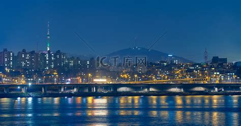 韩国首尔汉江上铜雀桥和首尔塔的市中心城市景观景观。高清摄影大图-千库网