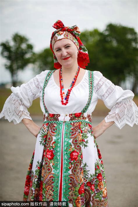 俄罗斯传统服饰图片