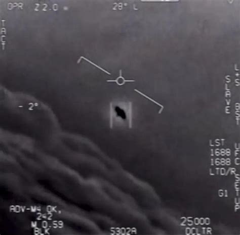 50年来首次，五角大楼公布UFO画面：从驾驶舱外快速飞过-新闻频道-和讯网