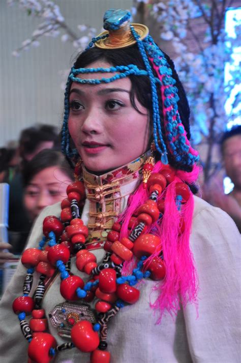 “少数民族服饰大观”系列图片报道：藏族服饰_新闻中心_新浪网