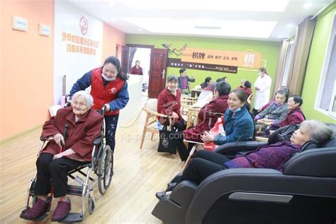 重庆市沙坪坝区：建成14个社区养老服务站-人民图片网
