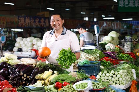化身济公菜市场玩直播 小伙月入高达2万元-搜狐大视野-搜狐新闻