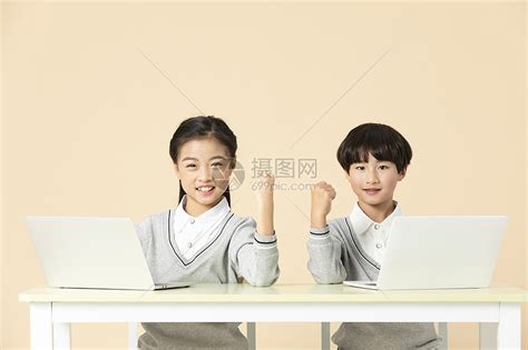 电脑的小孩图片-电脑的小孩图片素材免费下载-千库网